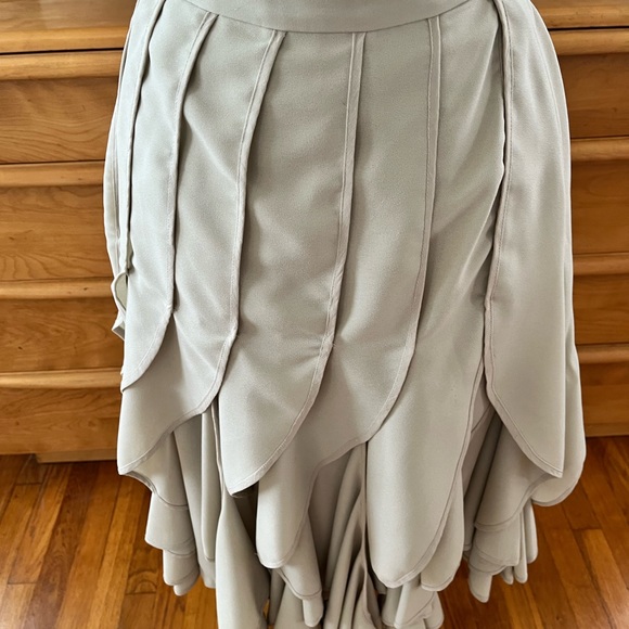 VARUN BAHL WOMEN ANTHROPOLOGIE ICEFALL GRAY SKIRT RUFFLES SIZE 2 - Picture 3 of 16